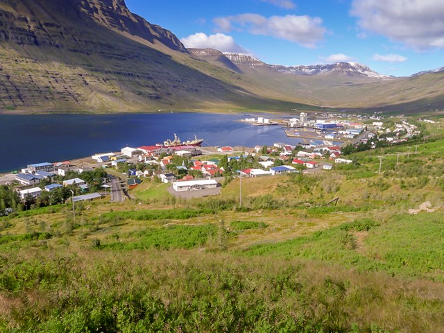 Grænar grundir Eskifjarðar.jpg