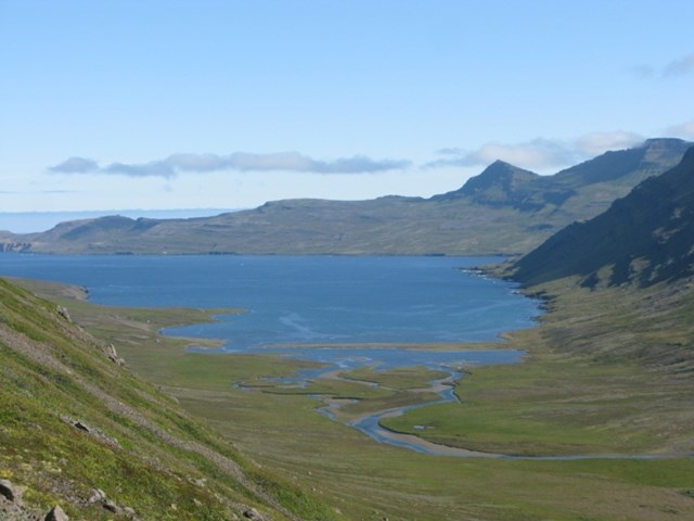 Hellisfjörður með Barðsneshorn í baksýn.jpg