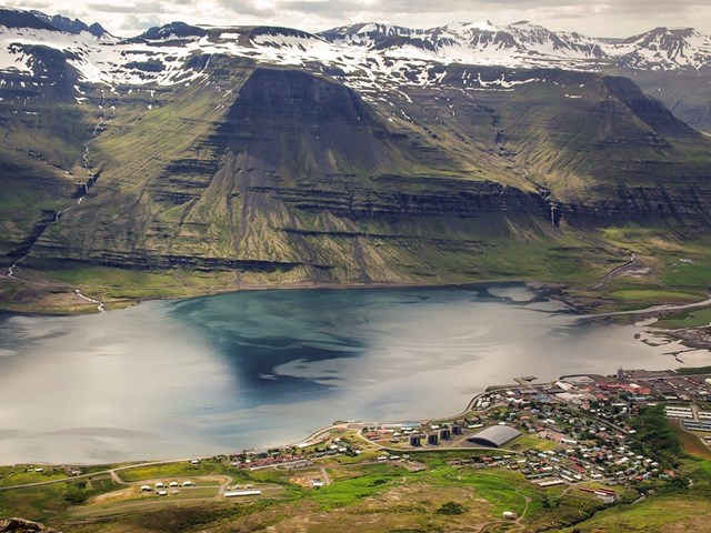 Reyðarfjörður frá Teigargerðistindi.jpg